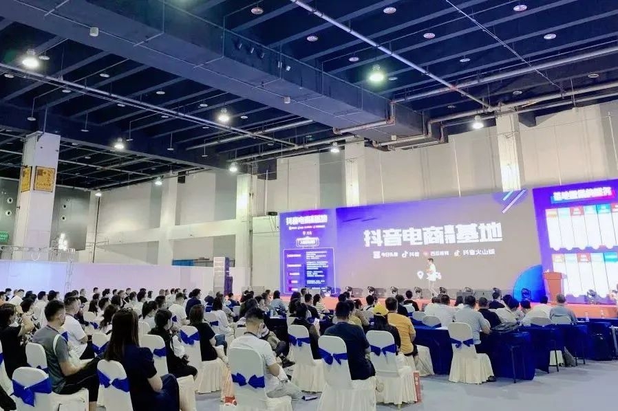 走出去|2023义乌直播电商博览会组委会赴ICIE直播展现场宣传招展