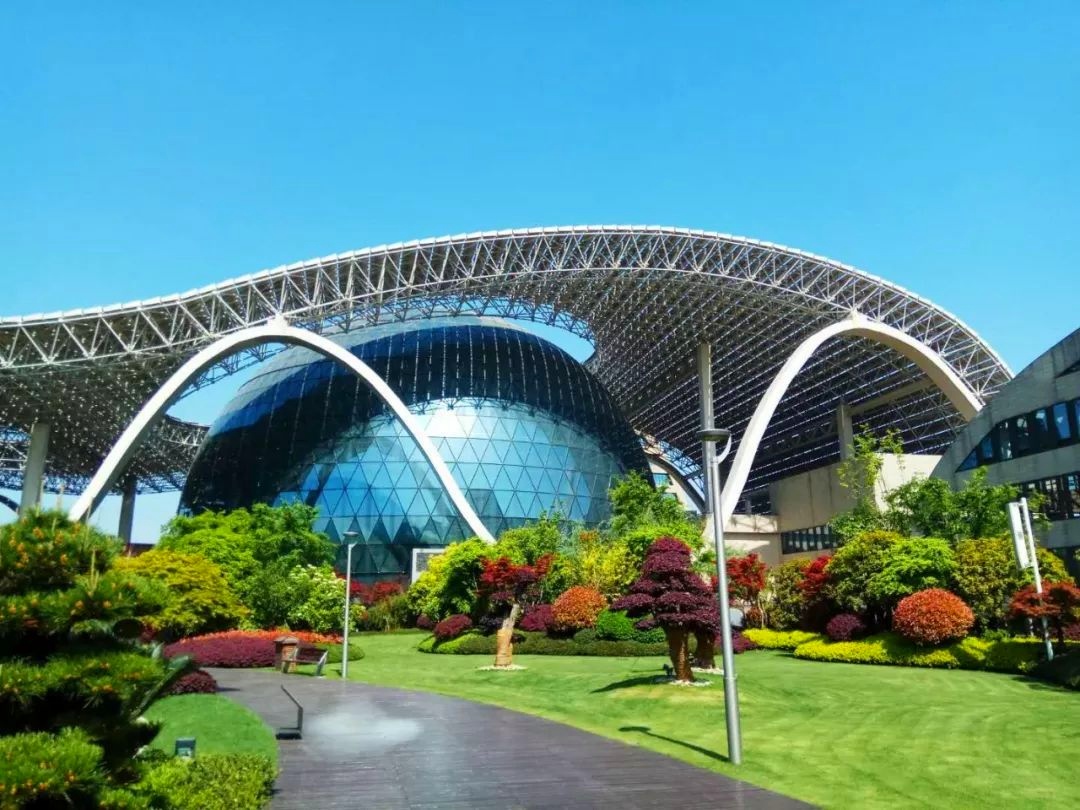 热烈祝贺2023第二届全球数字贸易博览会于2023年11月23日-27日在杭州国际博览中心盛大开幕！来自各地数字产业相关企事业单位前来参展，COTV全球直播、中网市场、中网TV、大号会展现场发布！