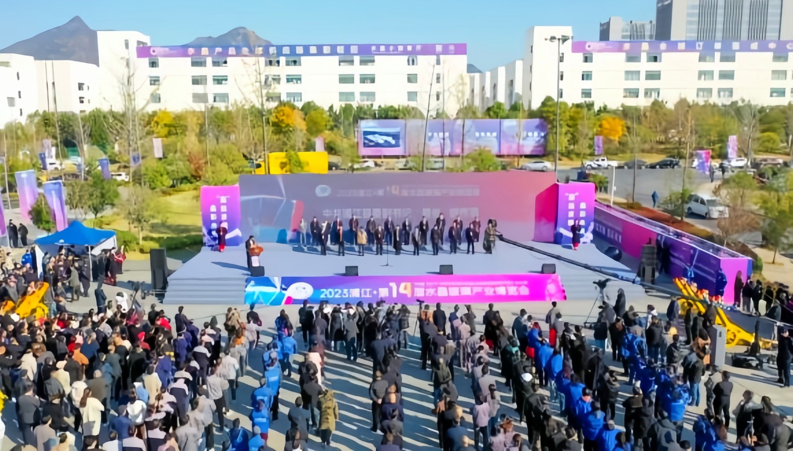 热烈祝贺2023第十四届中国·浦江水晶玻璃产业博览会于2023年12月01日-03日在浙江·浦江县水晶小镇盛大开幕!COTV全球直播、中网市场、大号商城、中网TV、大号会展现场发布! 热烈祝贺2023第十四届中国·浦江水晶玻璃产业博览会于2023年12月01日-03日在浙江·浦江县水晶小镇盛大开幕!COTV全球直播、中网市场、大号商城、中网TV、大号会展现场发布!