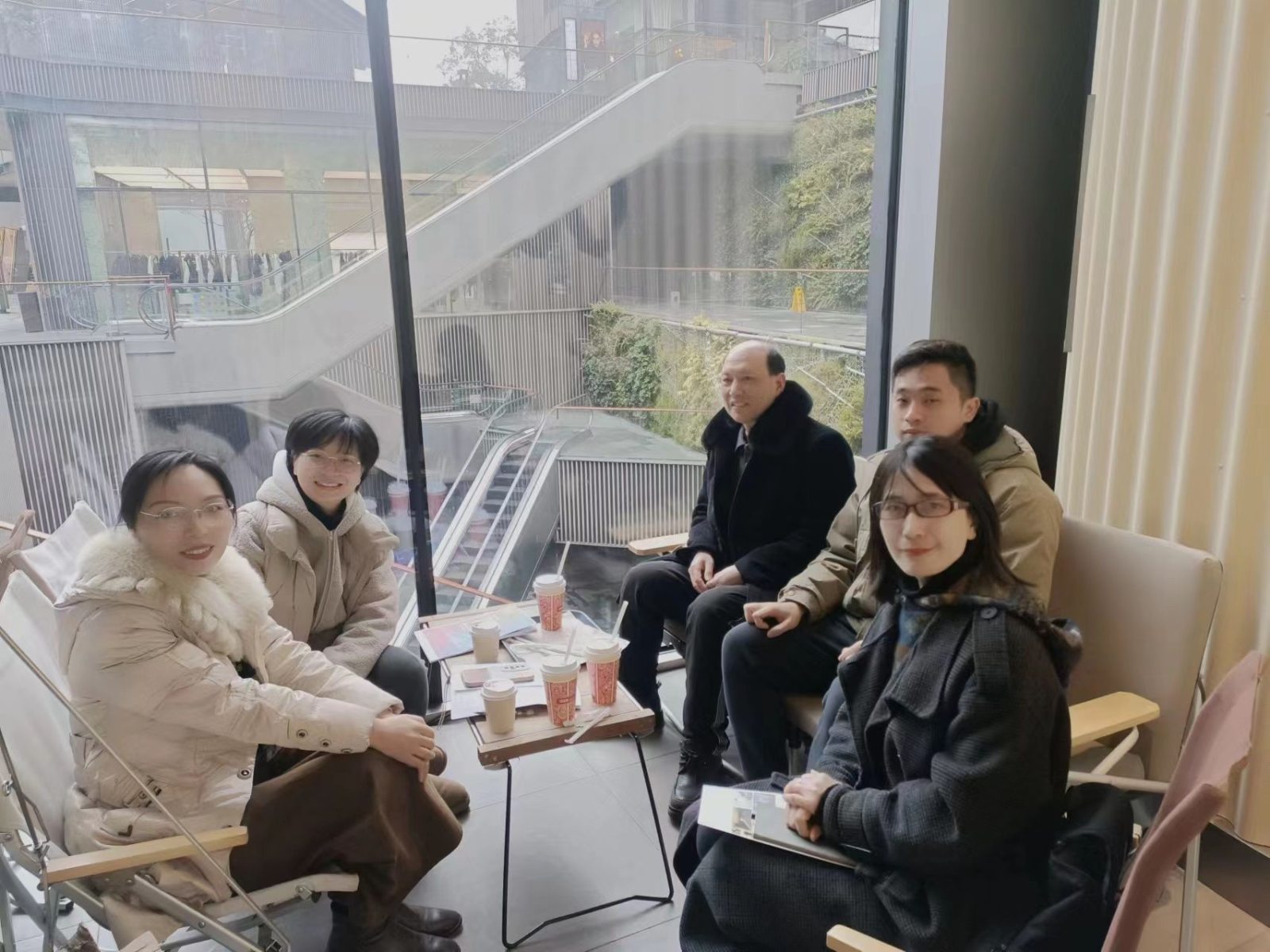 西部芯博会大力组织参观团、走访多个协会领事馆