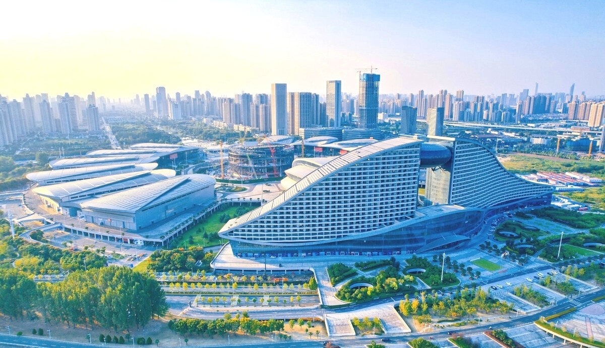 大号发布：2024华中（武汉）国际美容化妆品博览会于2024年05月08日-10日在武汉国际博览中心盛大开幕！COTV全球直播、中网市场、大号会展现场发布！