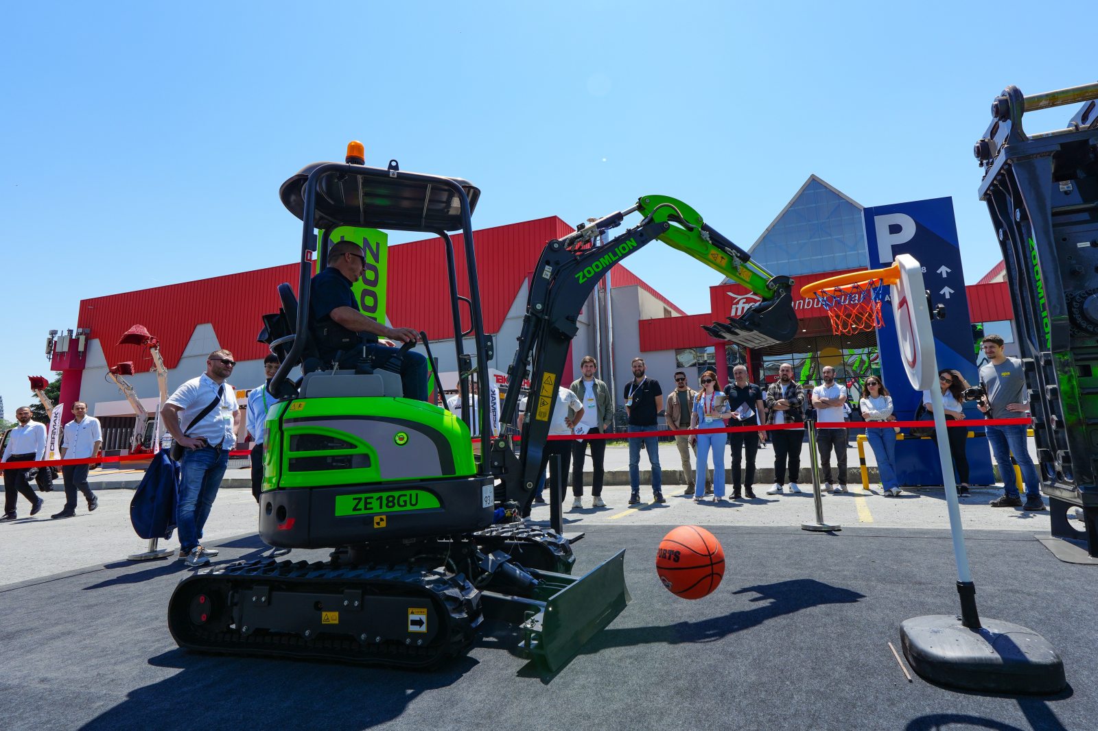 匠心精品持续圈粉,中联重科成土耳其KOMATEK展会人气担当 匠心精品持续圈粉,中联重科成土耳其KOMATEK展会人气担当