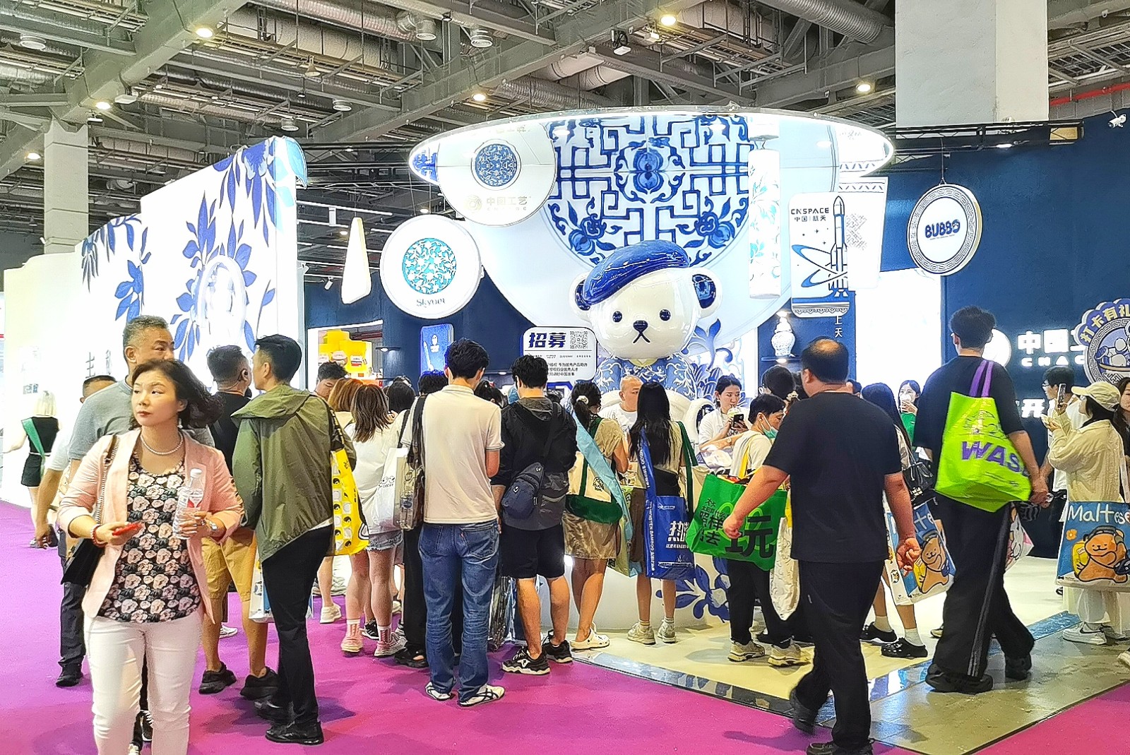 大号发布:2024全球授权展·中国站LEC展览会于2024年07月17日-19日在上海国家会展中心盛大开幕!COTV全球直播、大号商城、中网市场、大号会展现场发布! 大号发布:2024全球授权展·中国站LEC展览会于2024年07月17日-19日在上海国家会展中心盛大开幕!COTV全球直播、大号商城、中网市场、大号会展现场发布!