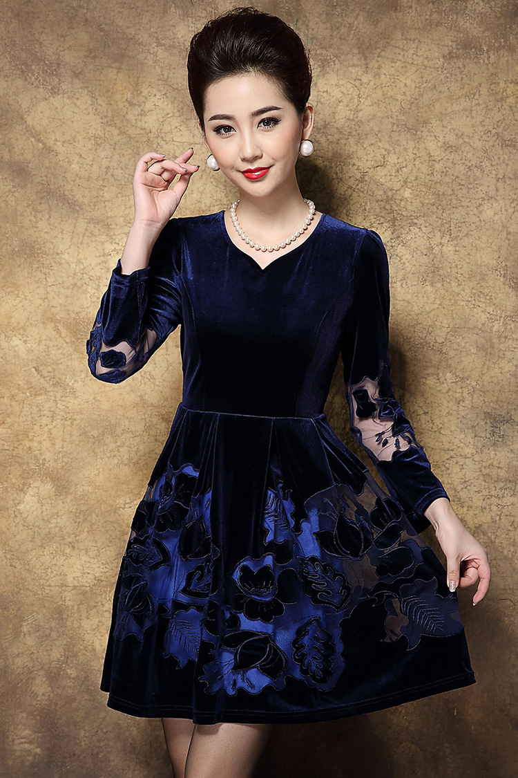 秋女装高端正品金丝绒连衣裙显瘦修身v领大摆短裙