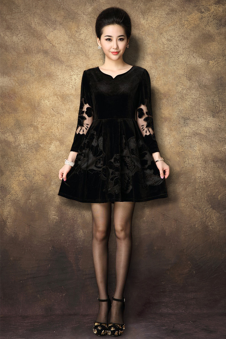 秋女装高端正品金丝绒连衣裙显瘦修身v领大摆短裙