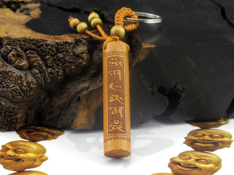 新奇特佛教六字箴言辟邪符花梨木汽车钥匙扣