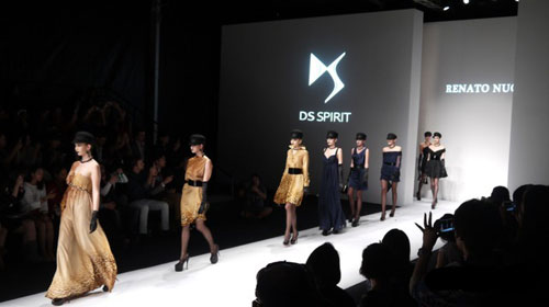 DS与时装设计师杨冠华合作 跨界参加上海时装周0.jpg