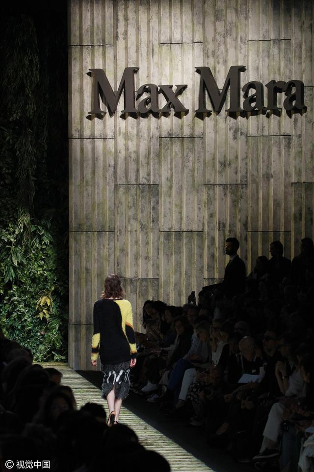 有了热带风情的Max Mara，会不会让你的那件大衣更热？