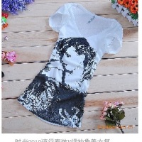 时尚2010流行春装V领抽象美女复古短袖T恤