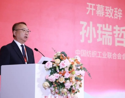 同心織錦繡，攜手向未來(lái)！孫瑞哲會(huì )長(cháng)在海峽兩岸紡織業(yè)合作研討會(huì )上致開(kāi)幕辭